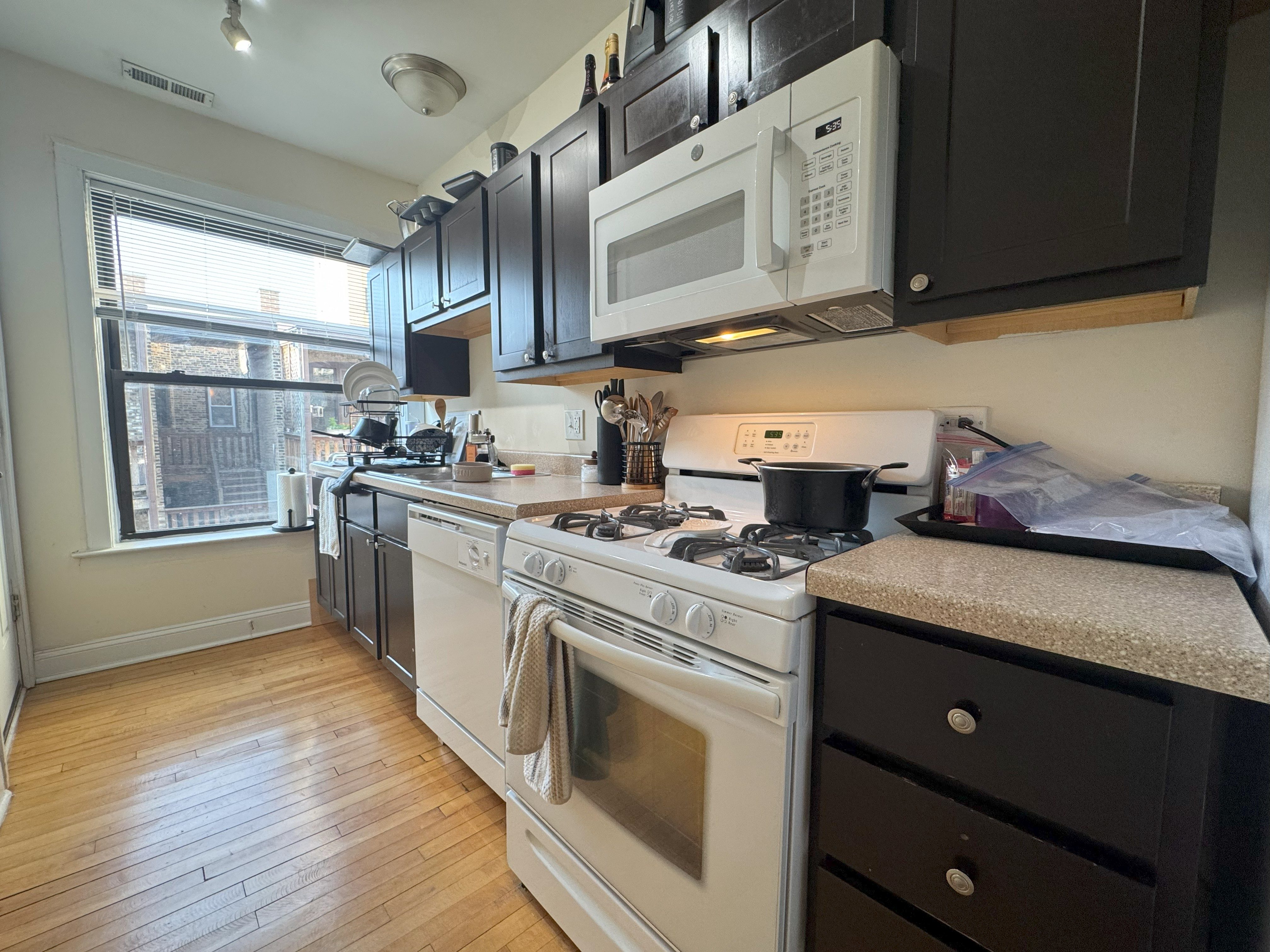 2833 N. Cambridge Ave. 2833 N. Cambridge Ave., Chicago, IL 60657 Lake View - Leasing by Cross Street
